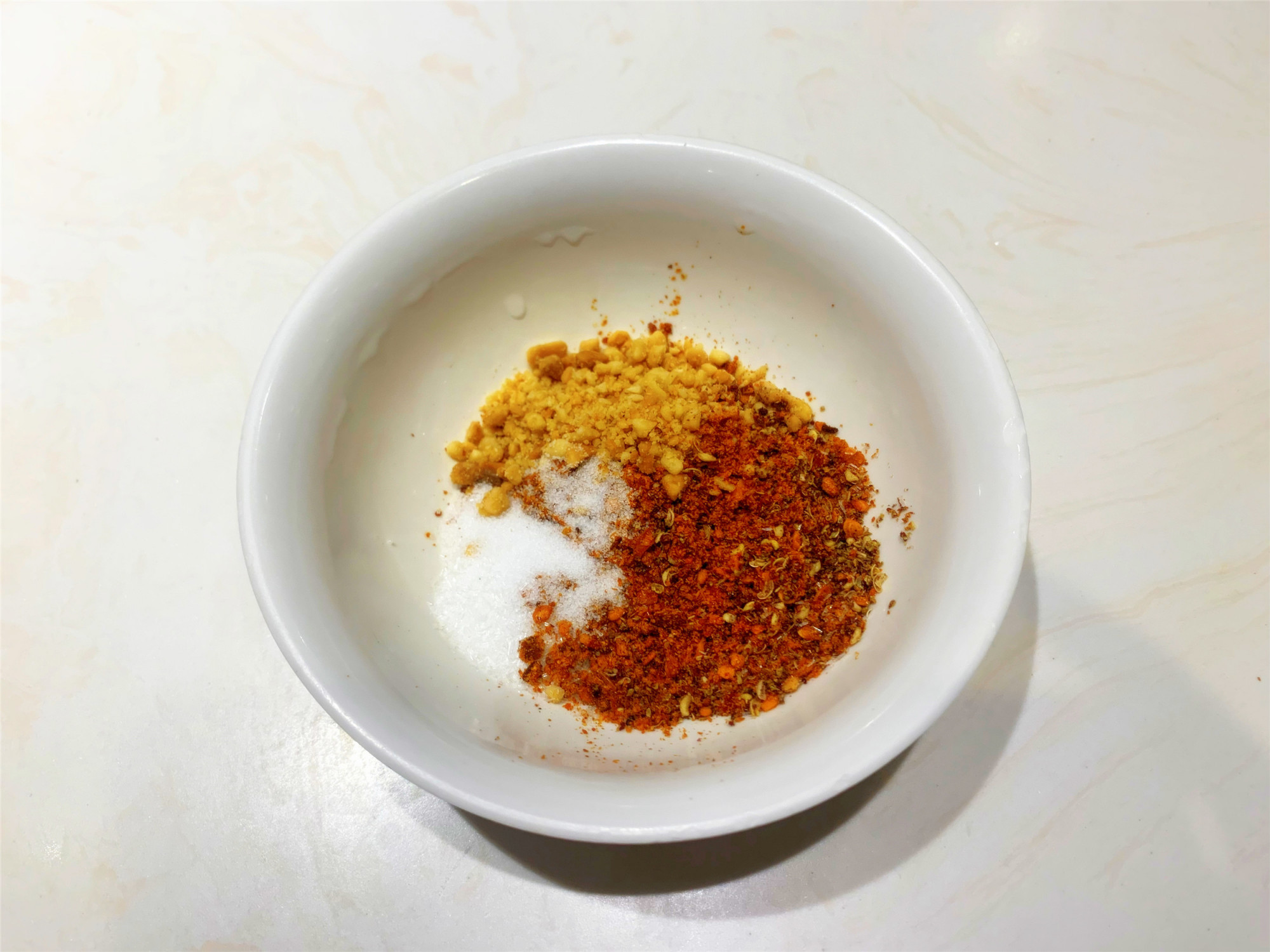 吃火锅时，如何搭配蘸料才好吃？学会“124搭配法”，方便实用