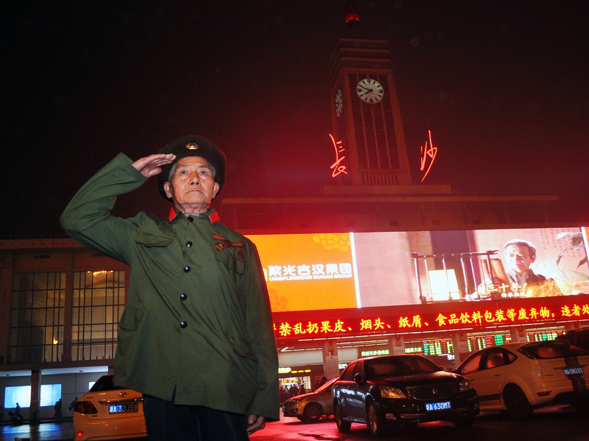 老农种地54年,没钱给女儿治病,给军队领导写信:我是毛主席警卫