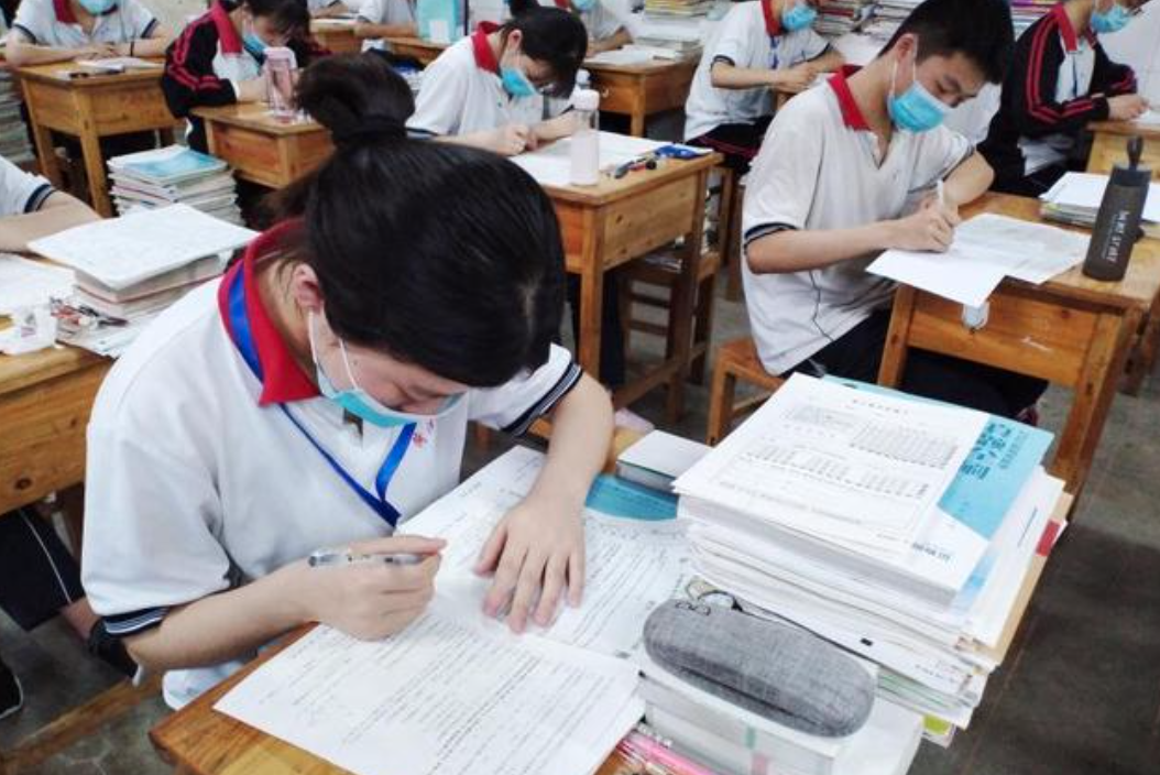 他是713分的状元，数学150分，却说，自己是个