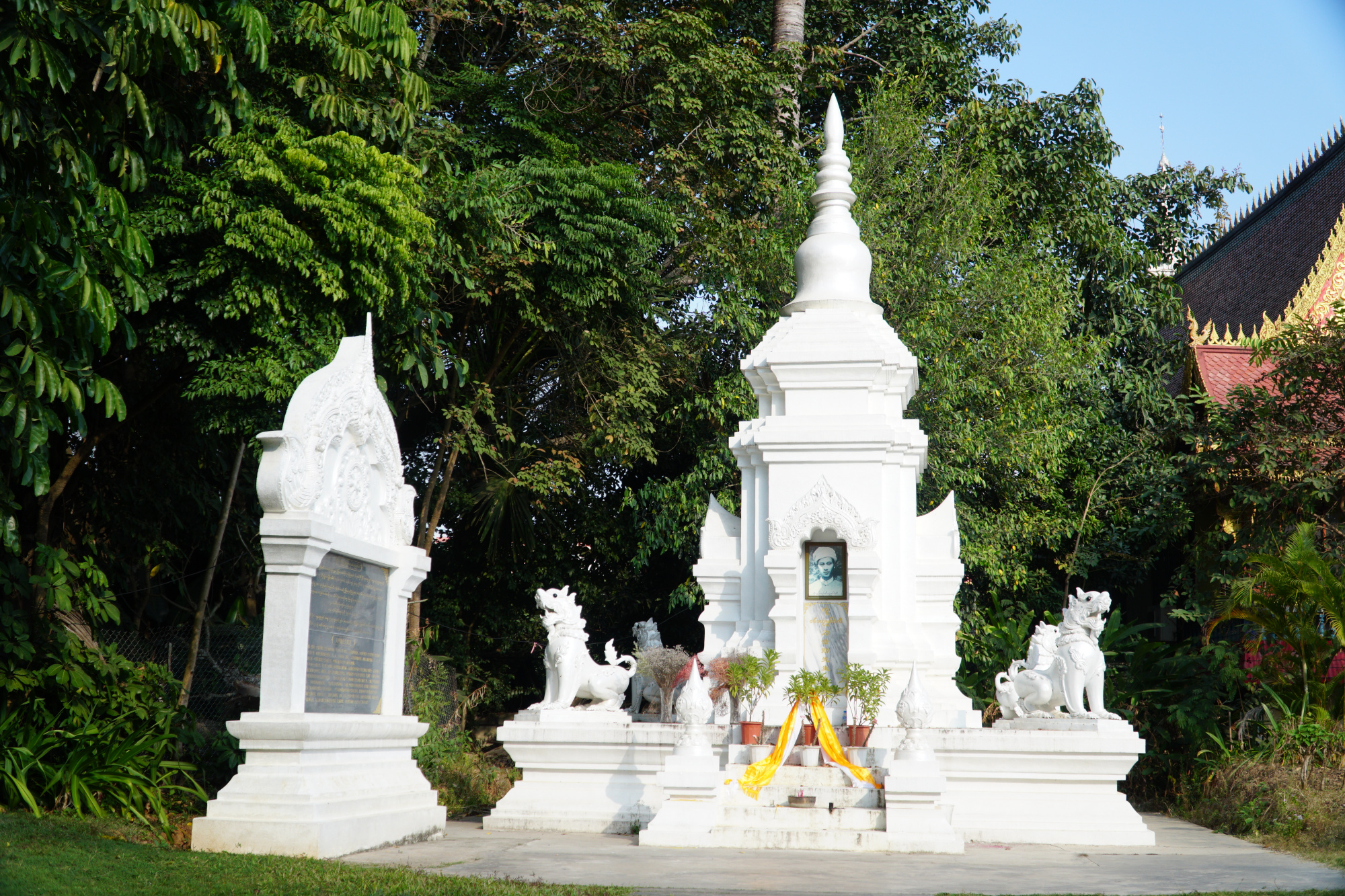 西双版纳旅游热门打卡点，景洪曼听御花园，感受傣王的王室生活