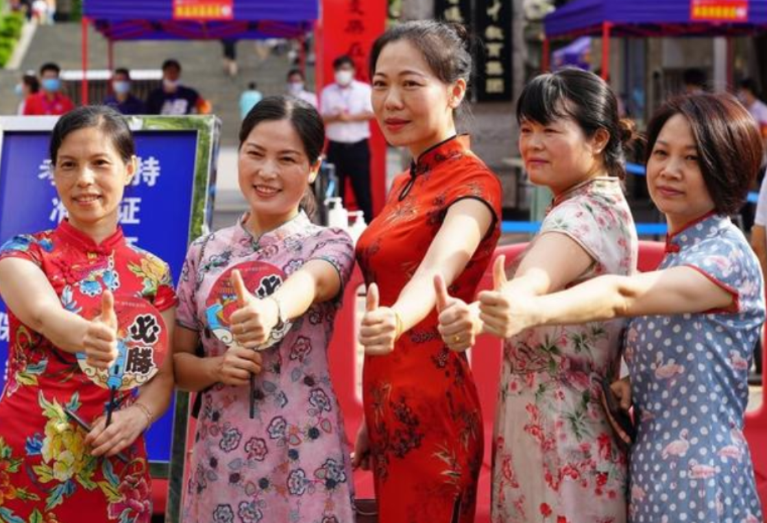 中高考当天，家长有必要“全程陪考”吗，机智的家长巧妙应对