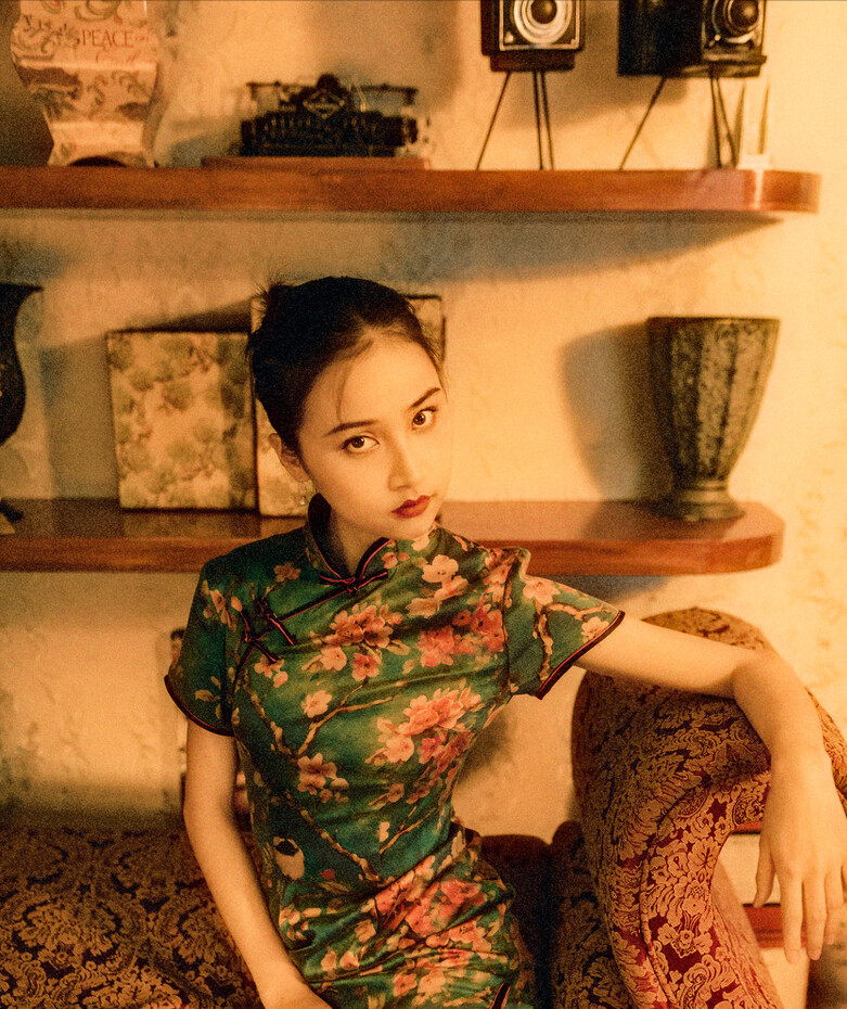 心静如水，写意心灵，诗泉流淌在岁月深处，叮咚出诗意的清音