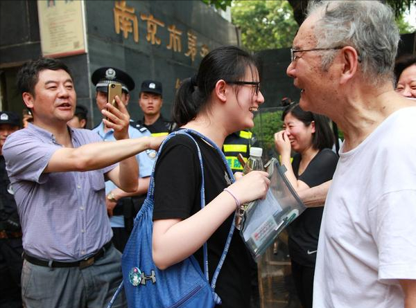 河北省高考录取分数线预测：物理历史类双降低，考生“笑脸相迎”