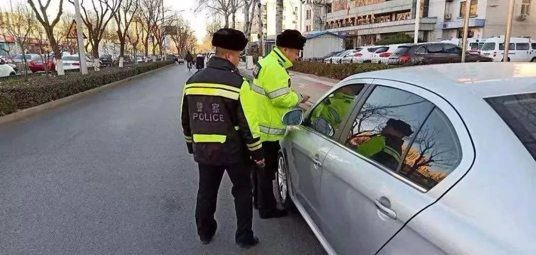 違規(guī)停車致人死亡遭巨額索賠，車主是否要負(fù)責(zé)？保險公司賠不賠？
