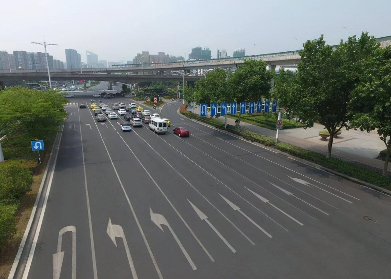 转弯通行原则，外侧应该避让内侧吗