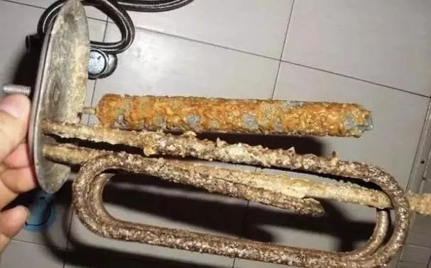 “热水器”只用不洗，比马桶还脏？教你一招，不花钱，干净又除垢