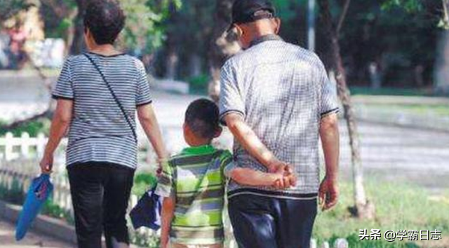 奶奶与孙子的亲情关系：血缘纽带与家庭温暖