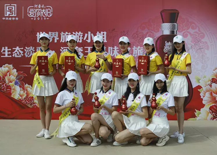 世界旅游小姐畅游巴彦淖尔，美女＋美景，保证让你看花眼