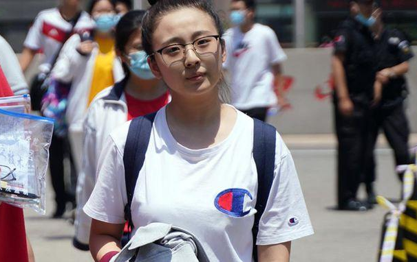 教育部发布通知，2021年高考结束不公布试题和答案，家长坐不住了