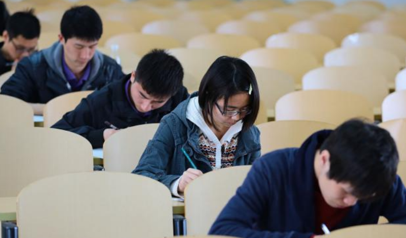 满足这3个条件的大学生，可直接成为“公务员”，且还是储备干部