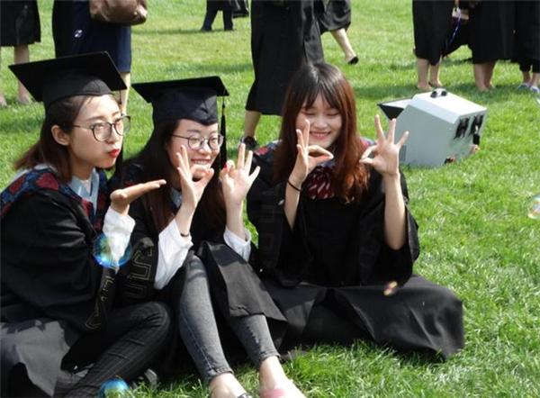 部分地区发布通知，招聘幼师本科学历起步，在读大专生哭了