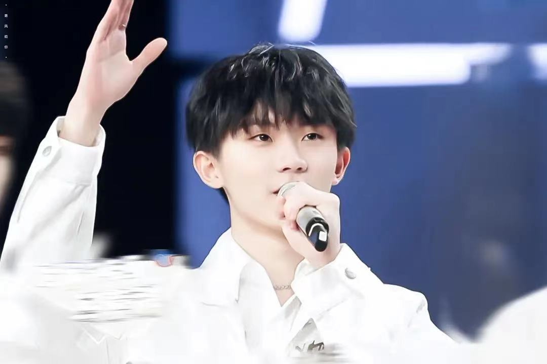 同父母不同命！19岁偶像高考落榜总分307，亲哥已被纽约大学录取