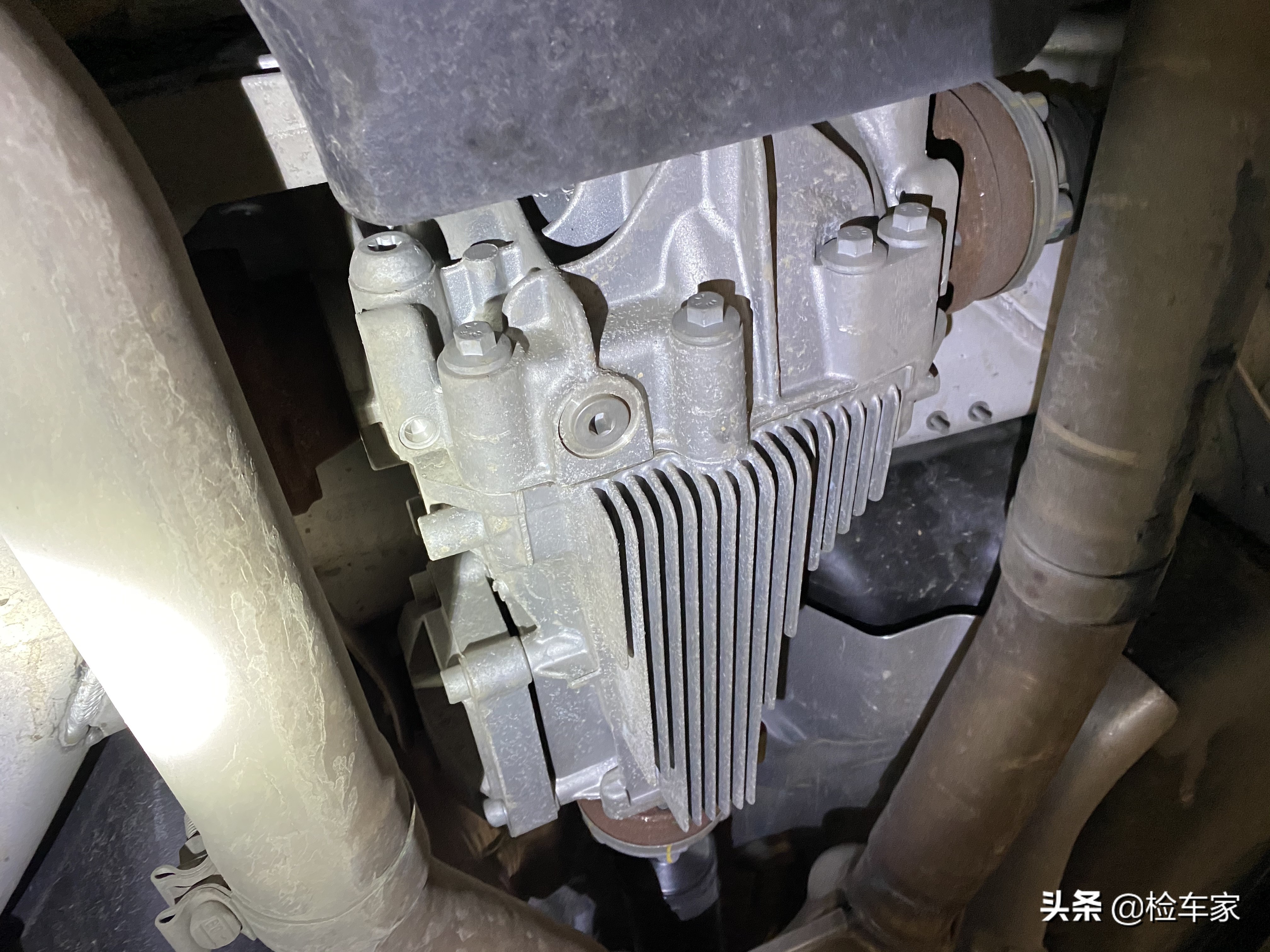 奢华轿跑，才开两万公里贬值130万，168万买台宾利欧陆GT划算吗？