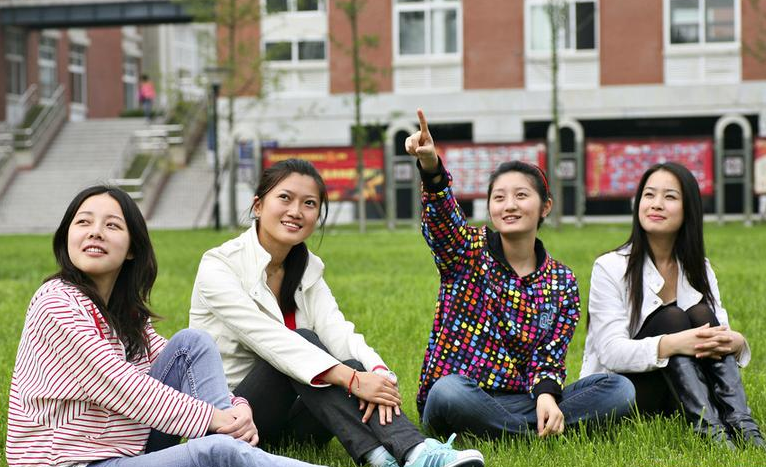 “这些同学不许进入食堂”，高校发布新规定，一部分网友表示支持