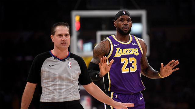 为什么nba好多走步不吹(被犯规不吹，走步也不吹？詹姆斯：这是我生涯里最糟糕的一个走步)