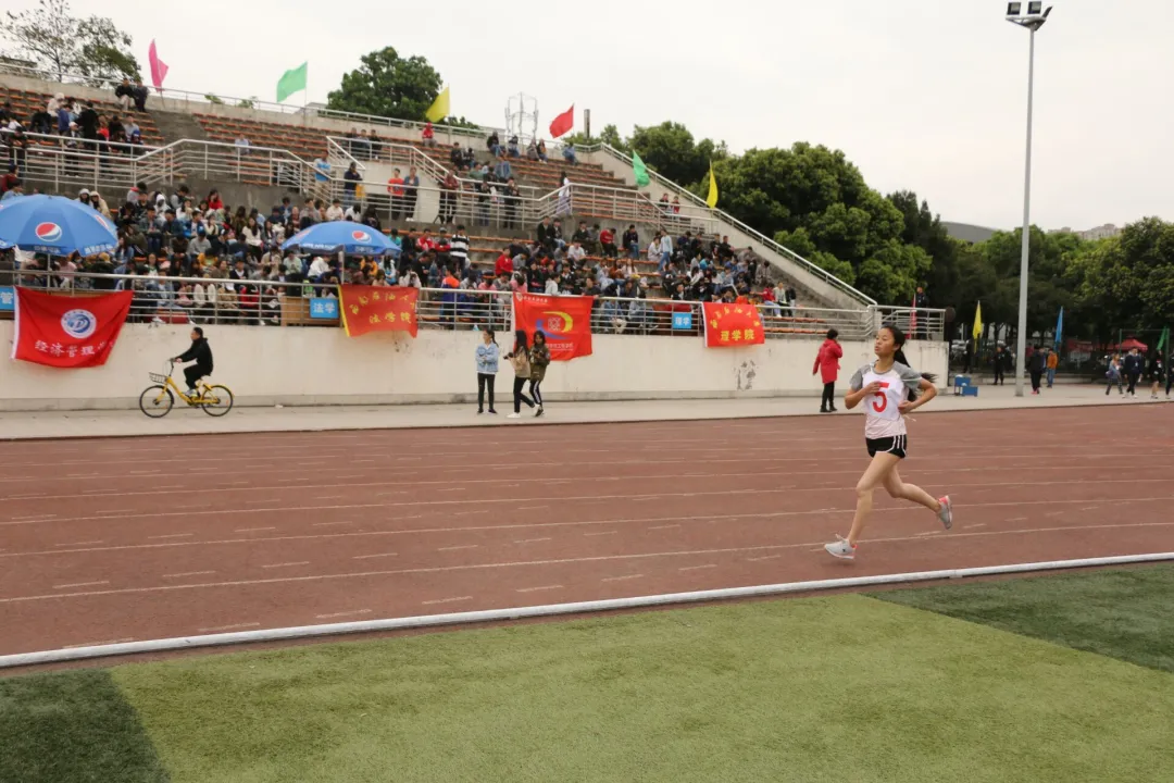 四川美女学霸：手握9项奖学金，绩点综测双第一，如今还保研985