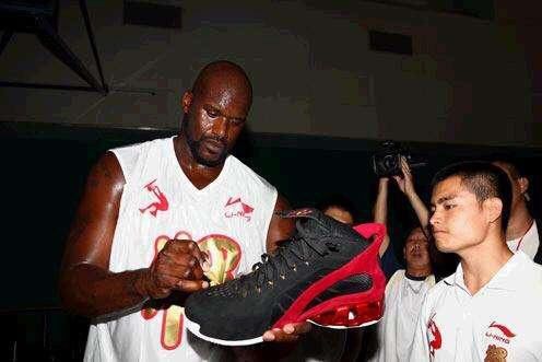 nba巨星的小脚为什么这么细(nba巨人的脚有多大?