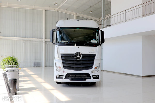 带你看看奔驰new actros 6x4牵引车,国产高端车真的比不了?