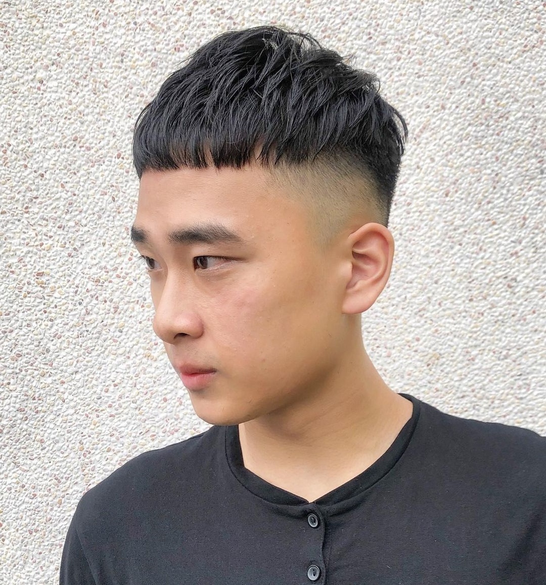 男生"两边剃光"发型很帅气!春天剪这6款造型,清爽干净显精神