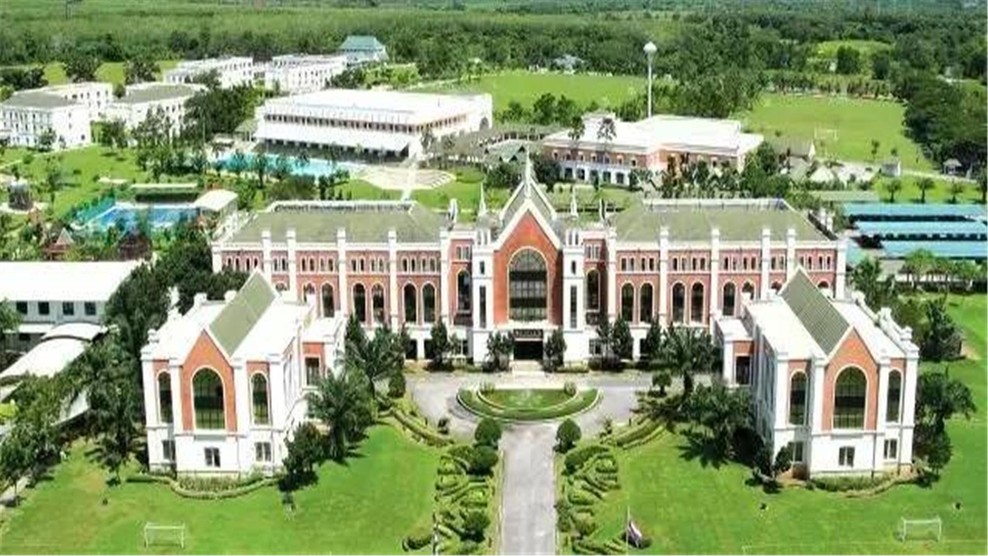 云南6大“贵族”学校盘点，学费1年12万，网友直呼“豪横”