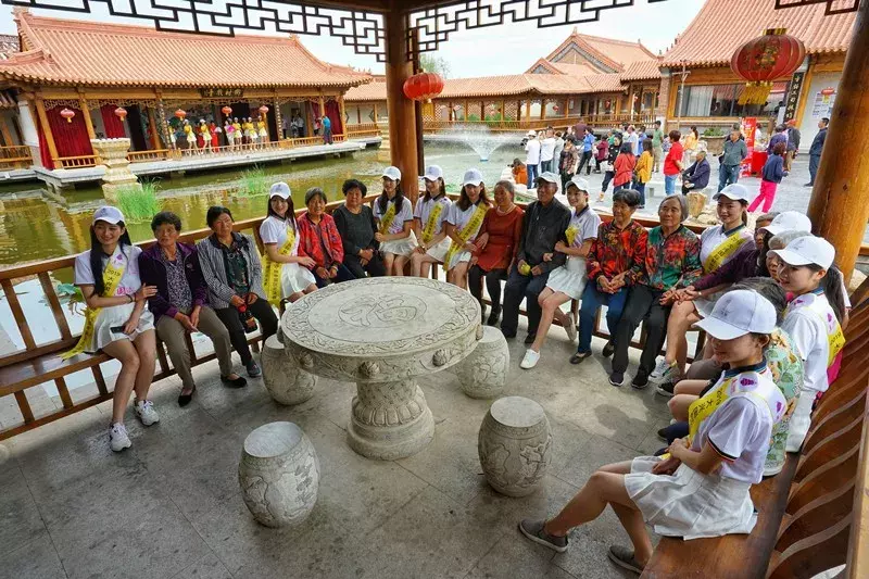 世界旅游小姐畅游巴彦淖尔，美女＋美景，保证让你看花眼