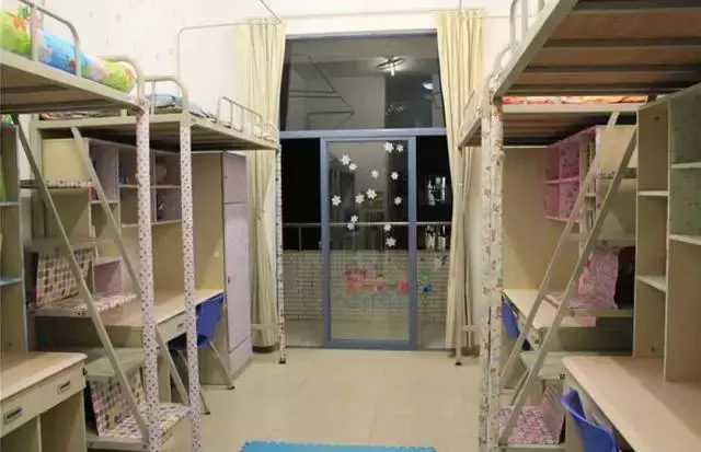 广东最坑爹vs最壕的大学宿舍！你们感受一下，这区别扎心了