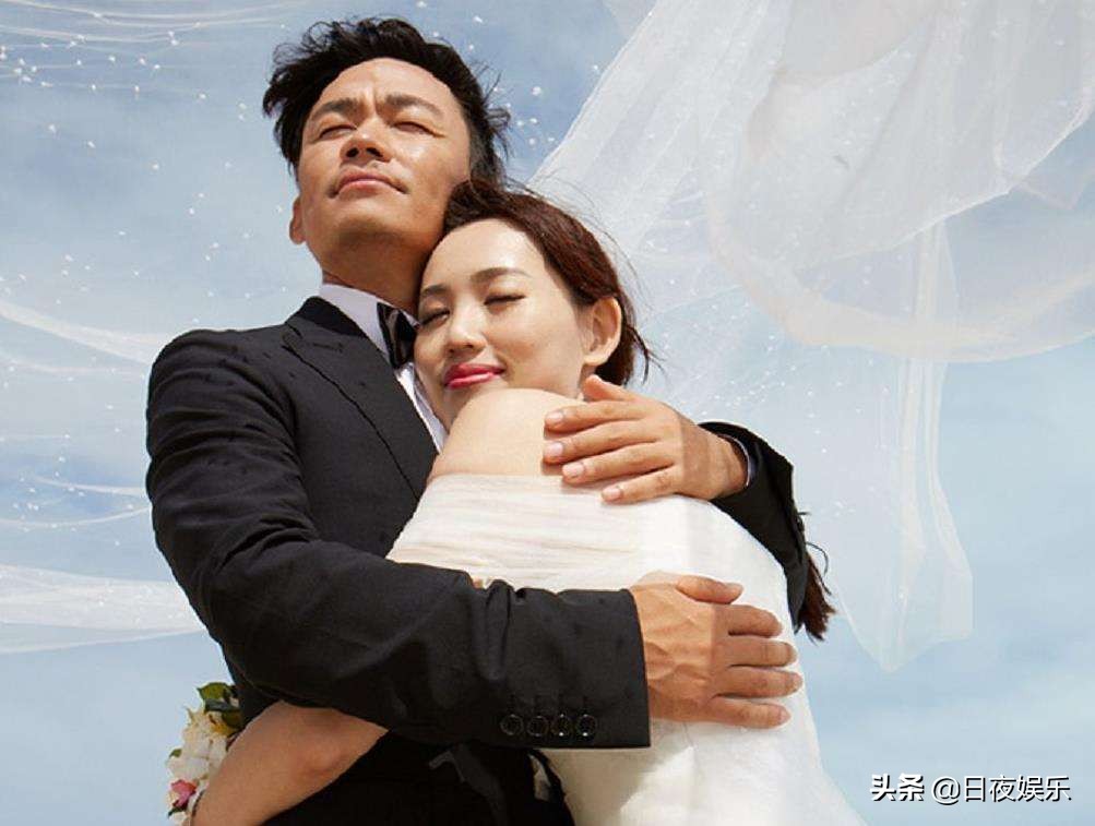 7位当众下跪的明星：有人为了感谢，有人为了献媚，有人为了爱情