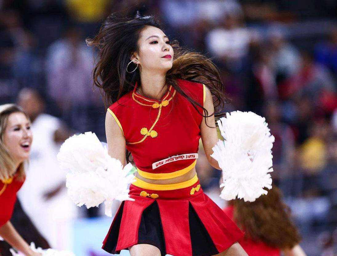 nba啦啦队为什么嫁给球员(拉拉队如今已是cba风景线,姑娘们退役后