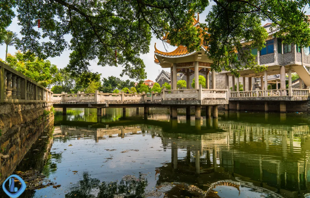 全国唯一一个拥有三个车牌的城市，富豪遍地