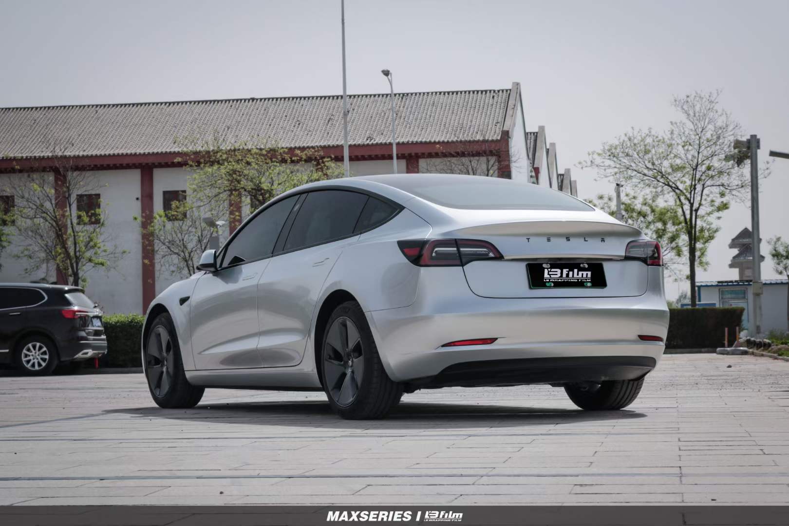 特斯拉Model3汽车贴膜LBFILM改色膜超亮金属太空银
