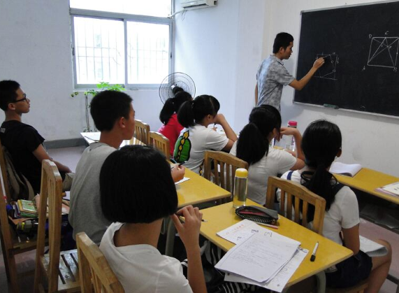 网友建议学校全部改为寄宿制，教育问题将迎刃而解，家长：不赞同