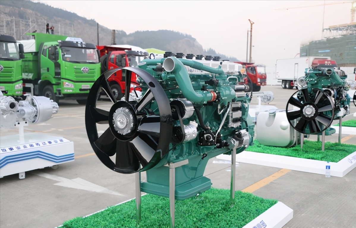 欧曼燃气新车价格查询lng发动机配amt变速箱