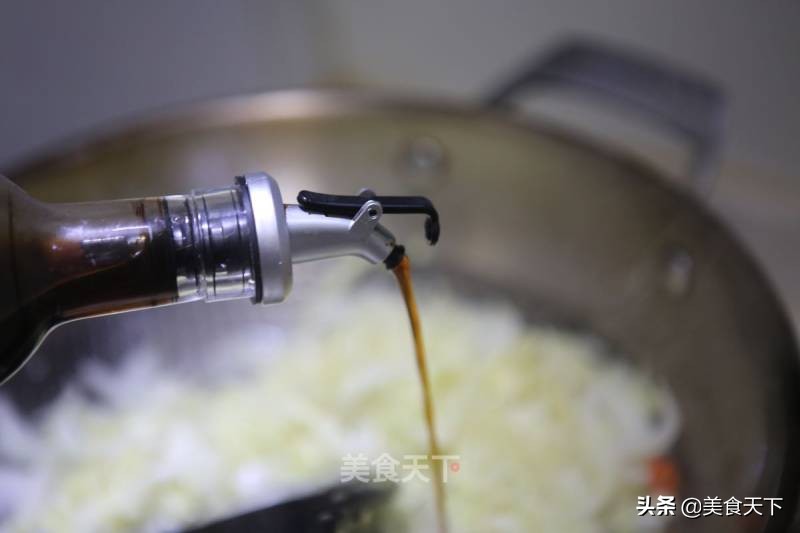 酸溜溜的味道，酸爽可口，开胃下饭，还帮油腻腻的肠胃减减负
