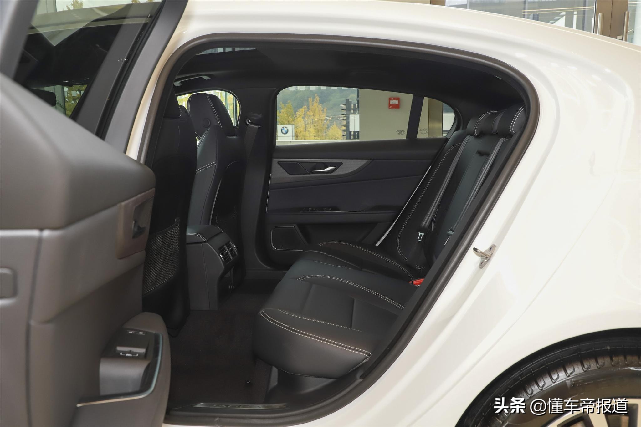 新车 </p><p>　　 价格小幅上调，增曜黑运动版，新款捷豹XEL上市，29.98万起