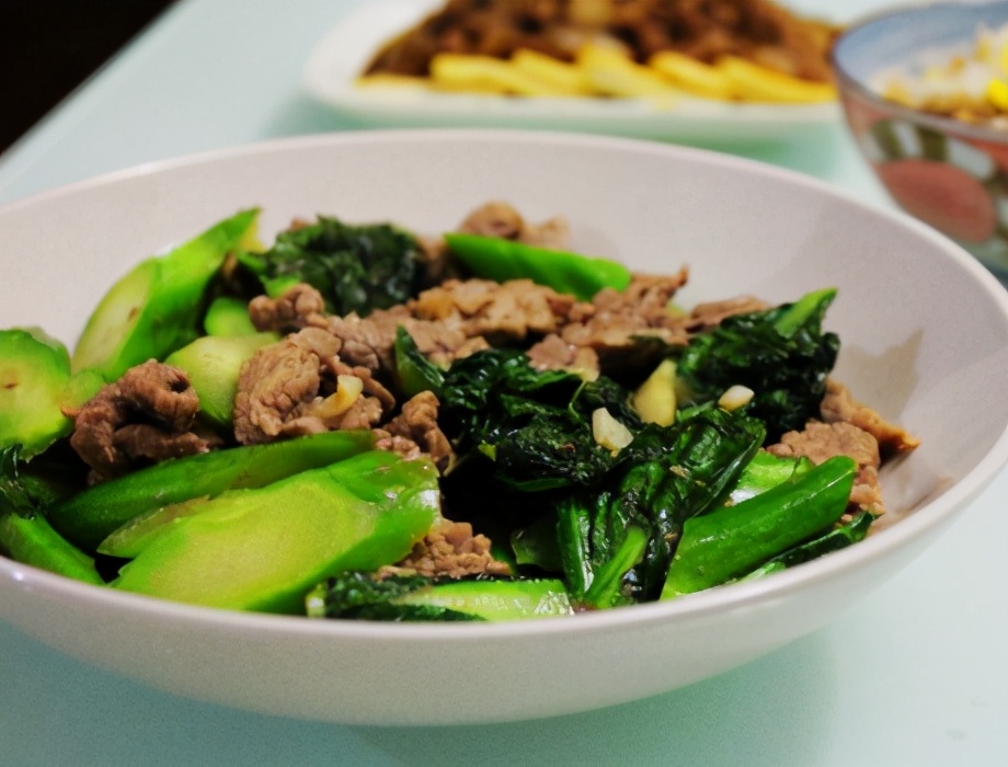 芥兰炒牛肉，别直接下锅，多加1个步骤，牛肉嫩又滑入味不发柴