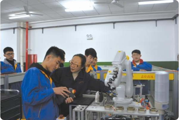 专科里的“小清华”，972名学生没毕业，就被用人单位提前预定