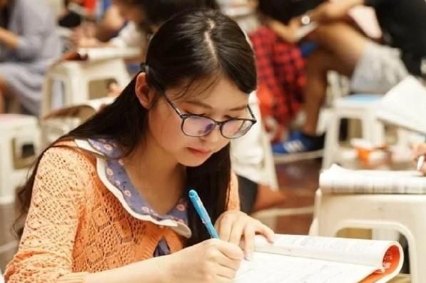 大学里含金量高的证书，大学生尽量考下来，毕业后将有助于就业