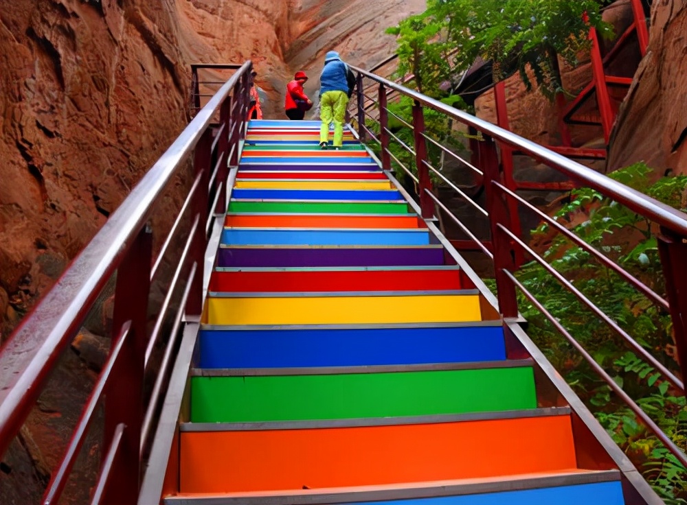 陕西旅游：走进榆林靖边地区波浪谷（图）