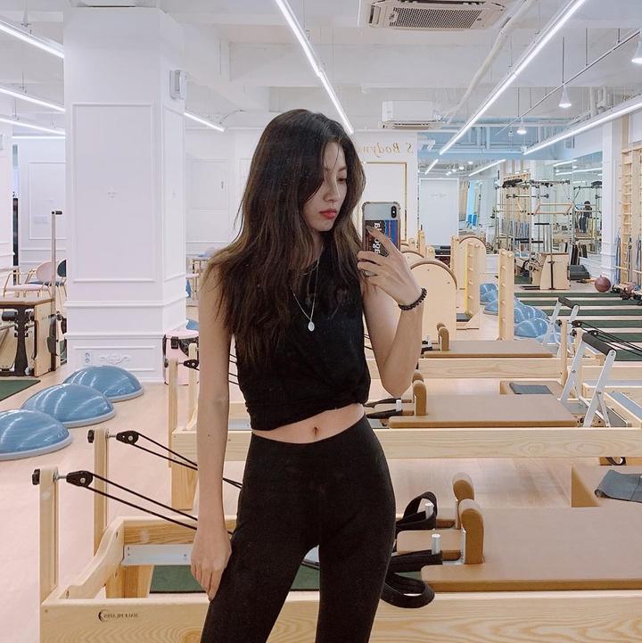 韩国网红模特,165的她,高颜值 好身材,小蛮腰不要太美了