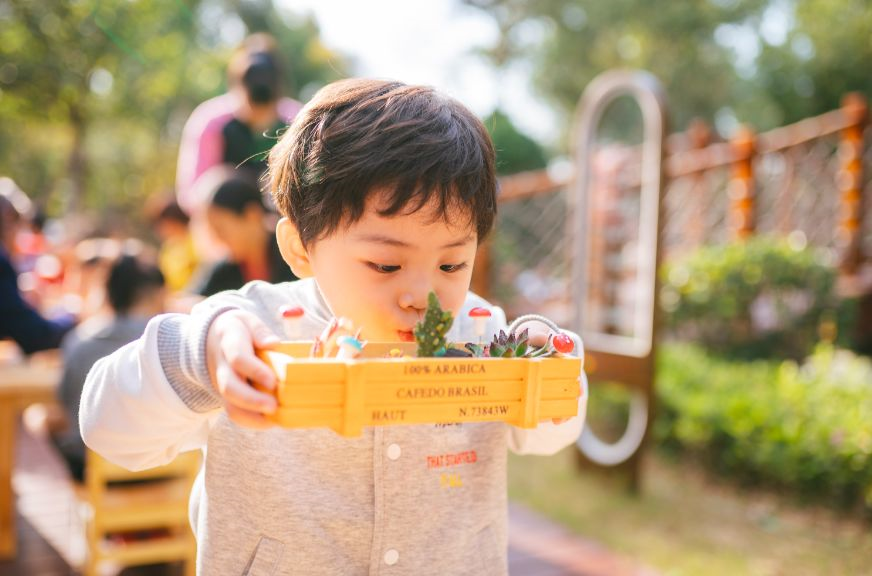 我问你长大了想做什么，你跟我说“长大了想开挖掘机”？