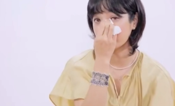 和4岁的儿子亲嘴两次，每天让他喝饮料，蔡琳成为妈妈合格吗？