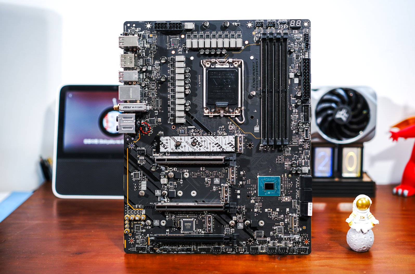 intel酷睿12代首发“座驾”来了！微星Z690 CARBON WIFI抢先开箱