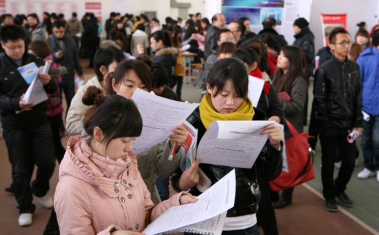 大学期间争取“特殊身份”，毕业即可有铁饭碗，抓住机会别错过