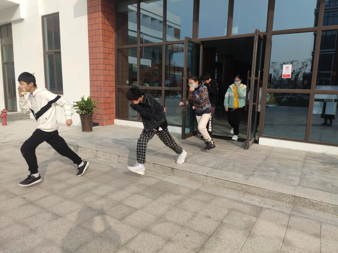 安全常抓不懈 演练警钟长鸣-郑州市郑东新区文苑学校在行动