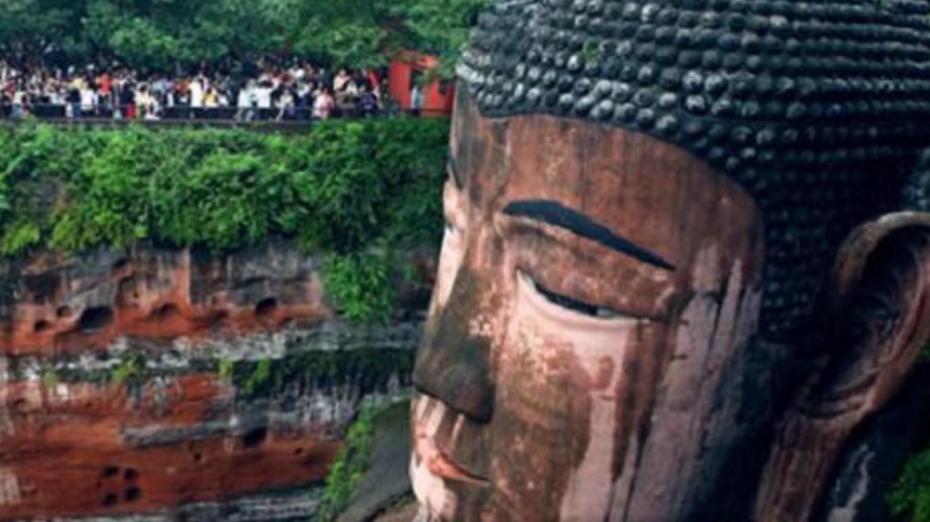 乐山大佛千年不倒，每逢灾难都会闭眼流泪，是巧合吗？