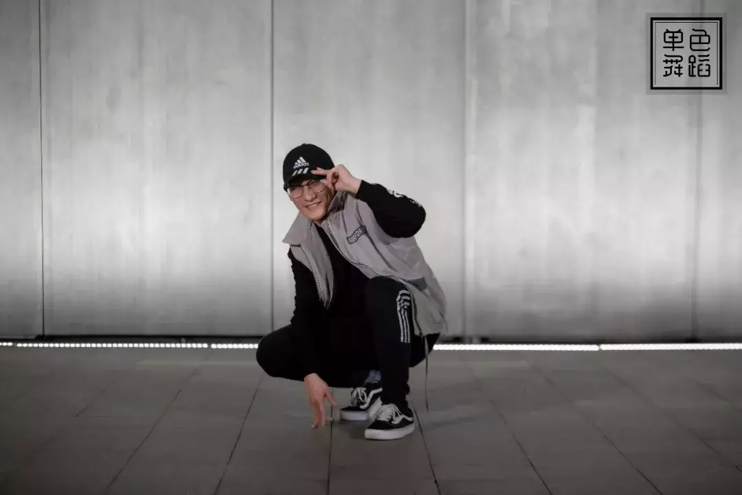 来一段5毛特效的hiphop,跳出舞蹈高级感!