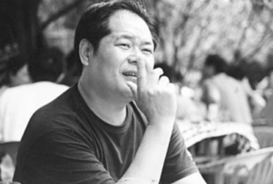 上世纪80年代，那名发明“水变油”的东北公交司机，后来怎样了？