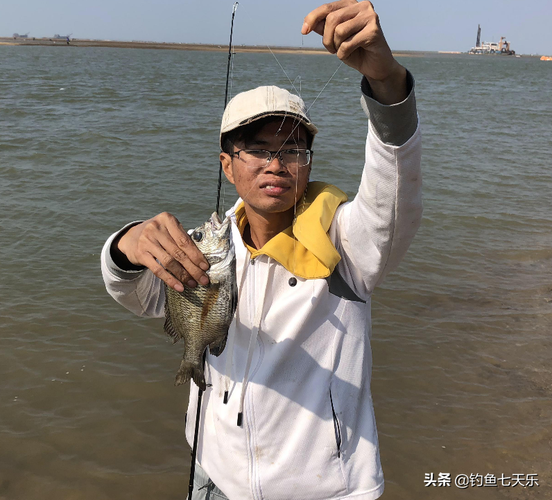 广东90后小伙辞职去钓鱼，出海垂钓月入上万！为何仍笑不出来