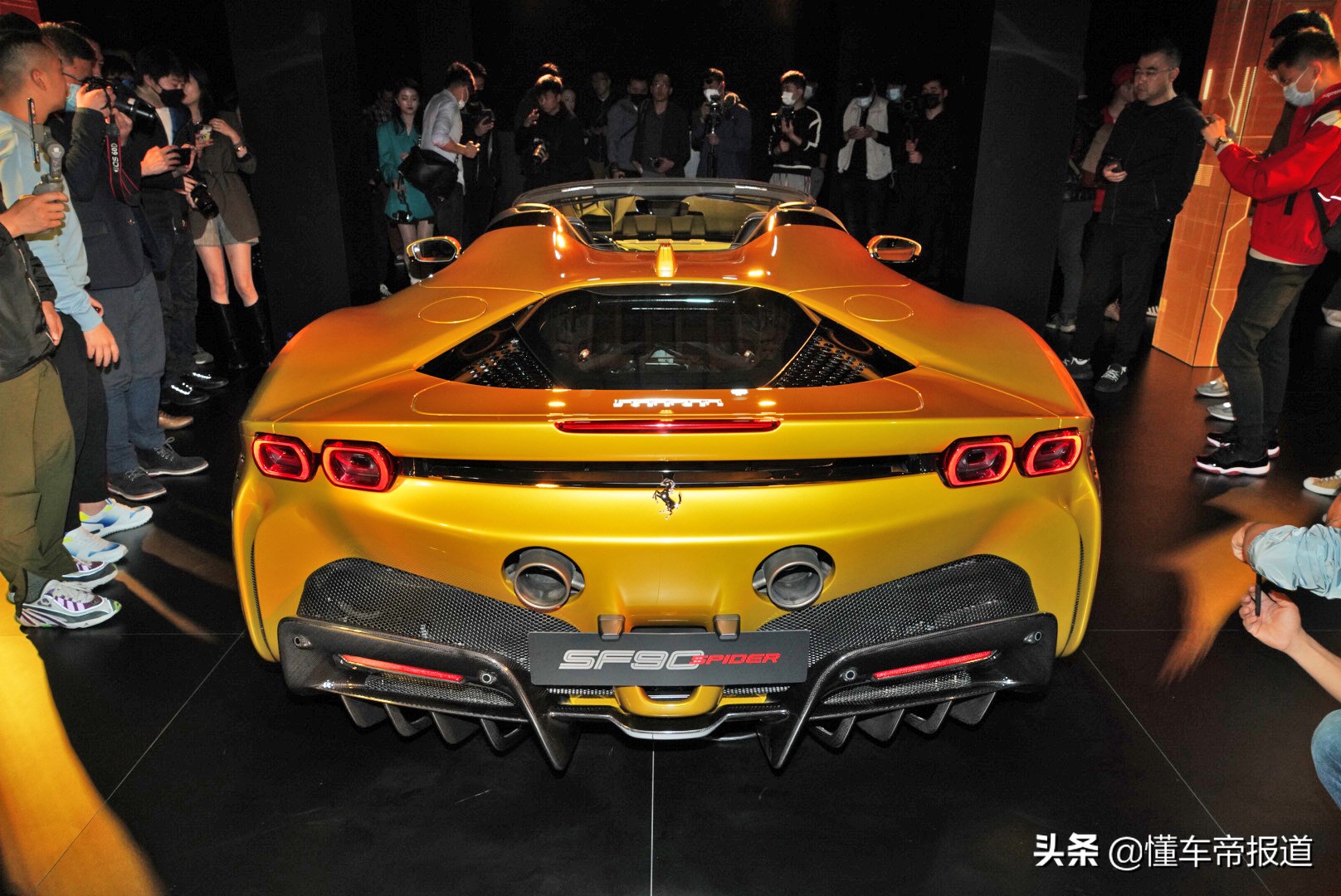 上市｜售499.8万元起，实拍法拉利SF90 Spider