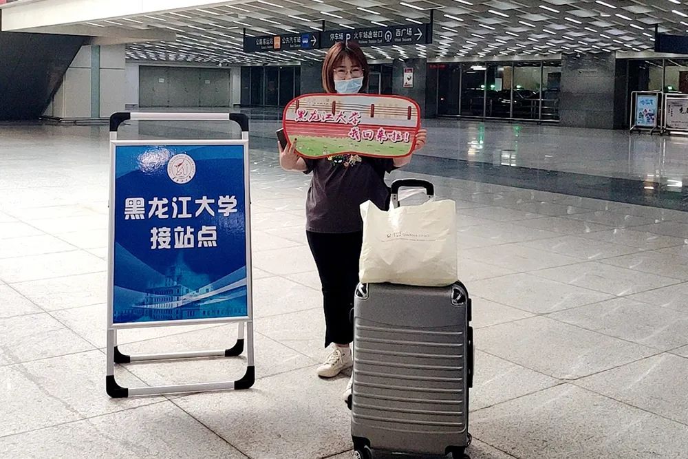 温暖回家路 情真扣人心！我校首批学子平安返校！